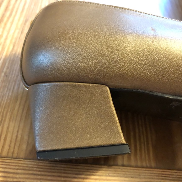Stuart Weitzman Gold leather block heel pumps. Size 6. - Picture 9 of 11